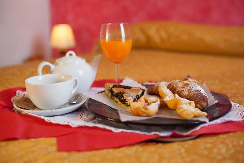 Hotel Mistrello Di Savoia Борго-Валь-ди-Таро Экстерьер фото