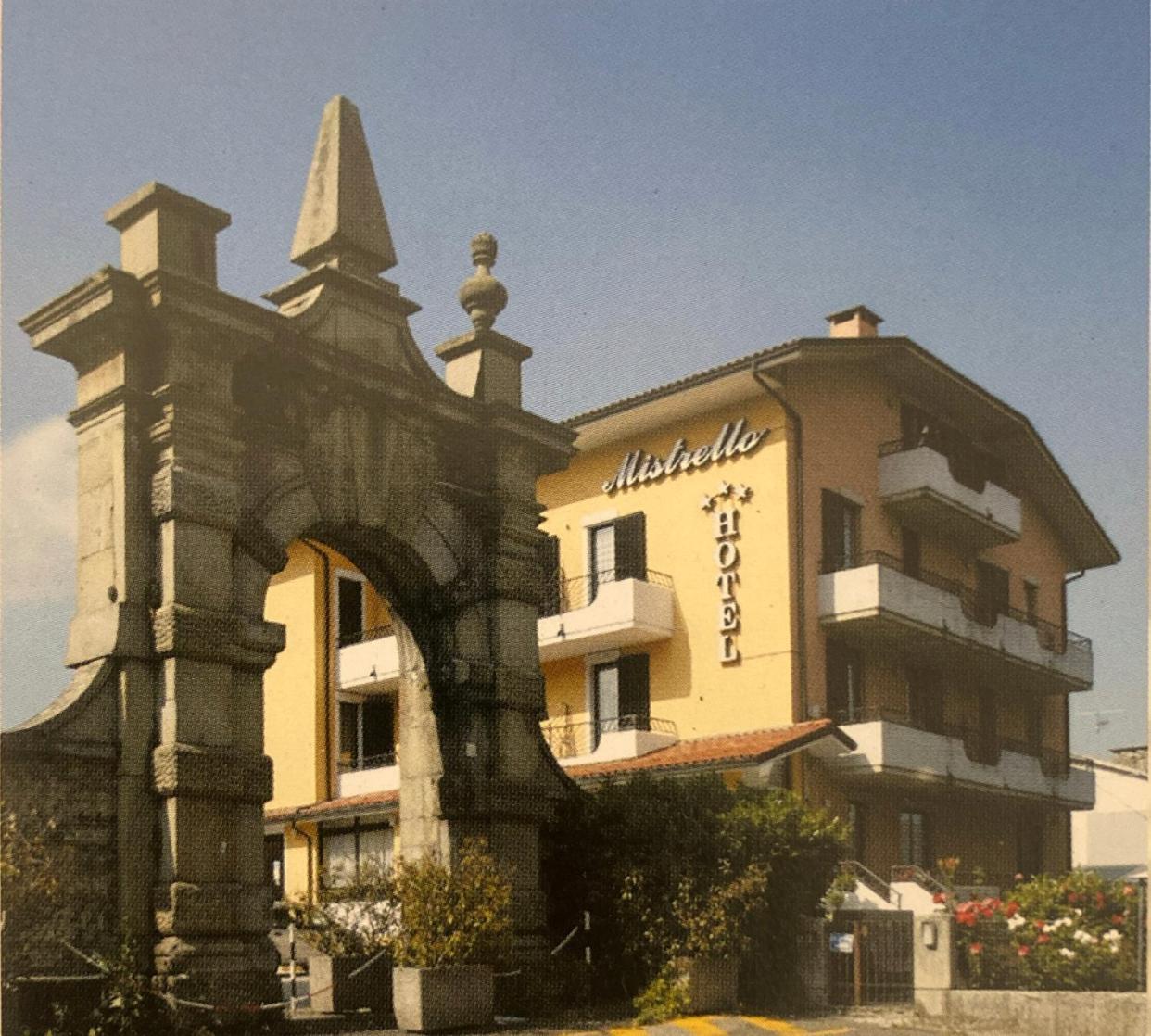 Hotel Mistrello Di Savoia Борго-Валь-ди-Таро Экстерьер фото