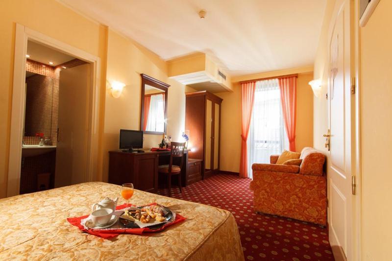 Hotel Mistrello Di Savoia Борго-Валь-ди-Таро Экстерьер фото